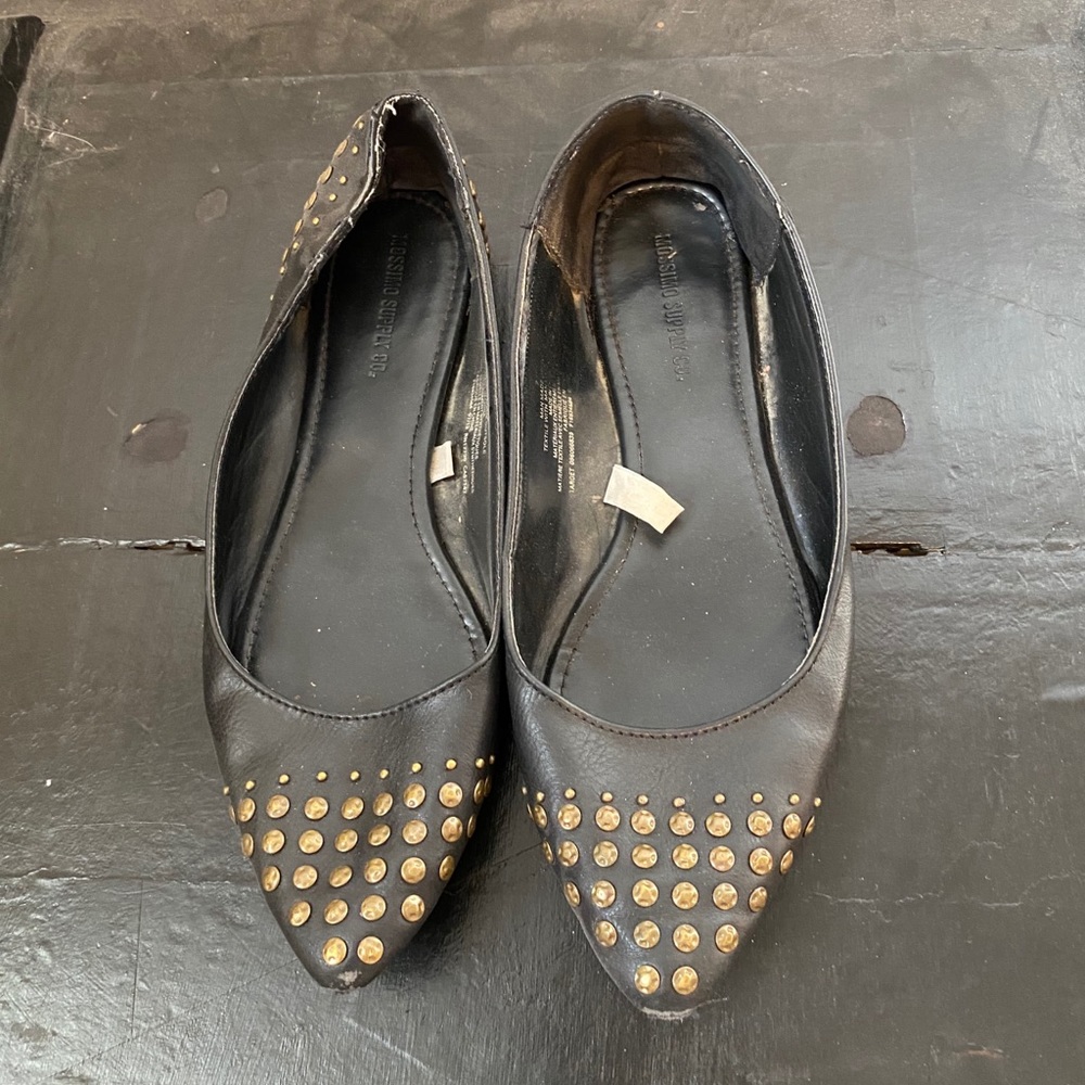 Mossimo flats with brass detailing!